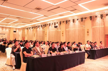 南鴻裝飾五月全體設(shè)計(jì)師會(huì)議順利召開