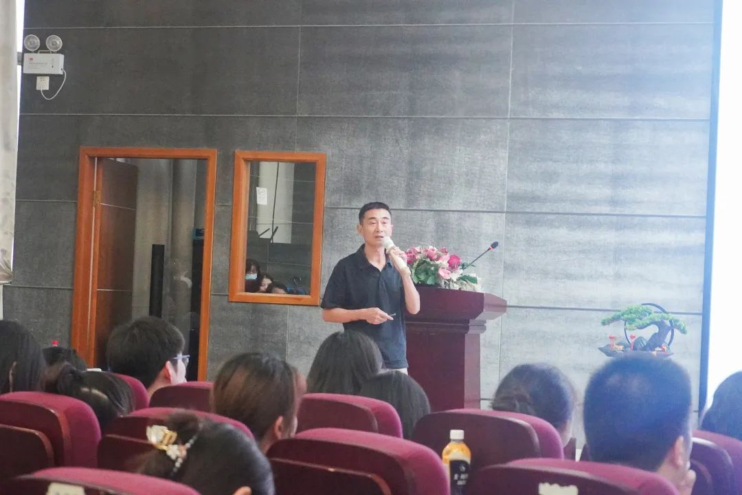 南鴻裝飾9月全體設(shè)計(jì)師會(huì)議精彩解讀