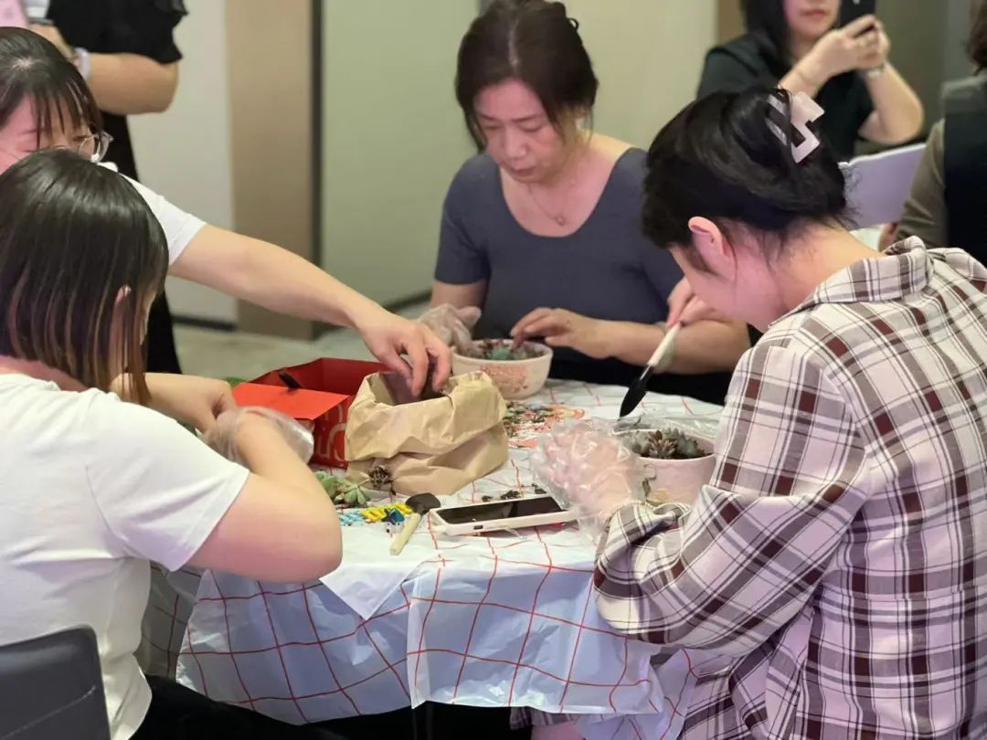 溫情滿溢，感恩母親丨南鴻裝飾開展母親節(jié)特別活動